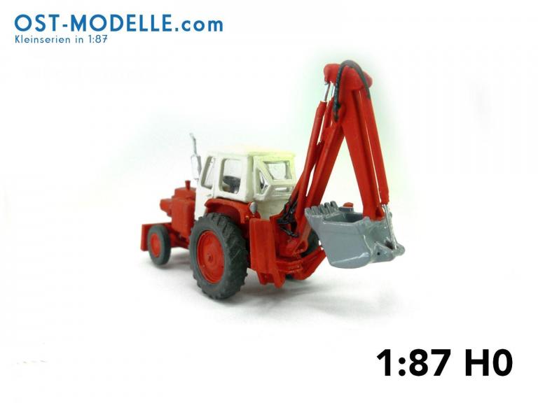 Traktorbagger JuMZ-6 (EO2621A) – rot weiß Fahrstellung